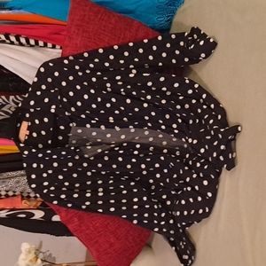 Beautiful black and white pocodotted blouse